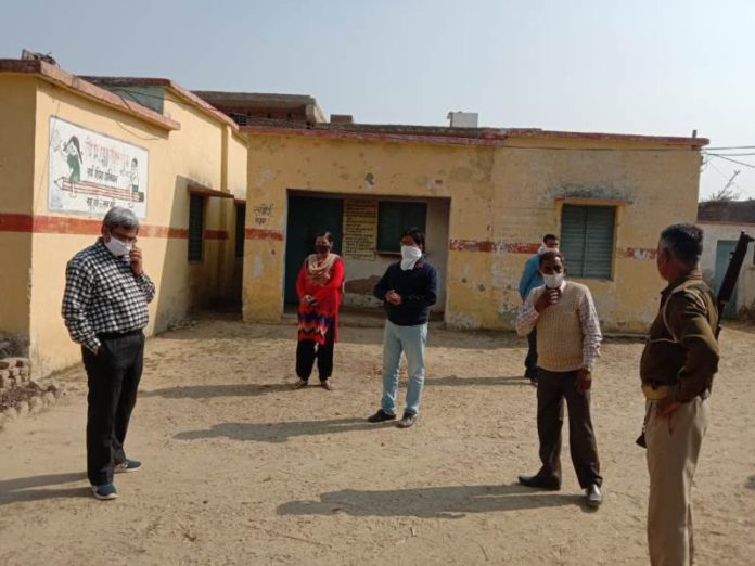 उप जिलाधिकारी ने विद्यालय एवं शौचालय का किया निरीक्षण