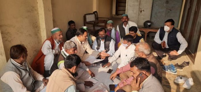 भाकियू के गन्ना बकाये पर धरना देने पर अधिकारियों ने कराया 17.34 करोaड़ का भुगतान।