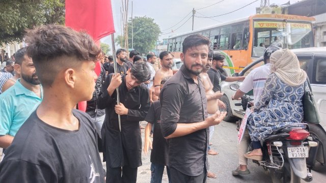 भीखनपुर कुलवाड़ा में इमाम हुसैन (अ.स.) की चेहलूम की अज़ादारी, मातमी जुलूस निकाला गया