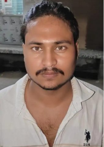 कुंदरकी में सनसनी: आम के बाग में युवक का शव, सिर में गोली का घाव, पास में तमंचा मिला — आत्महत्या या हत्या?